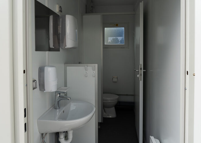 10 Fuss WC Sanitaer Container 02