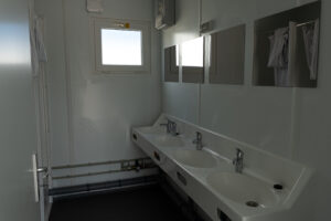 20 Fuss Sanitaercontainer 02